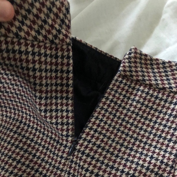 Blue, white and burgundy houndstooth pattern skirt - Picture 4 of 4